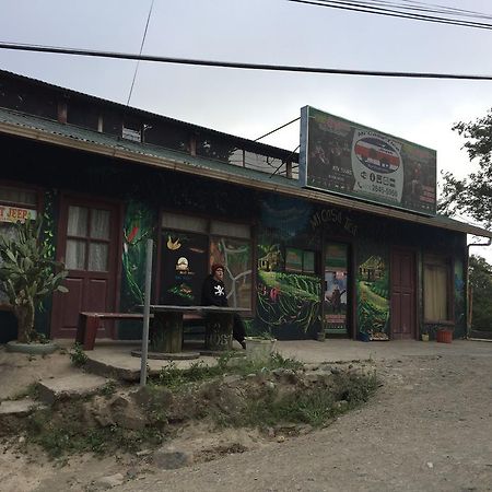 Хостел Mi Casa Tica Monteverde Екстер'єр фото